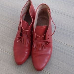 Joan and David low heeled almond toe size 7 bootie